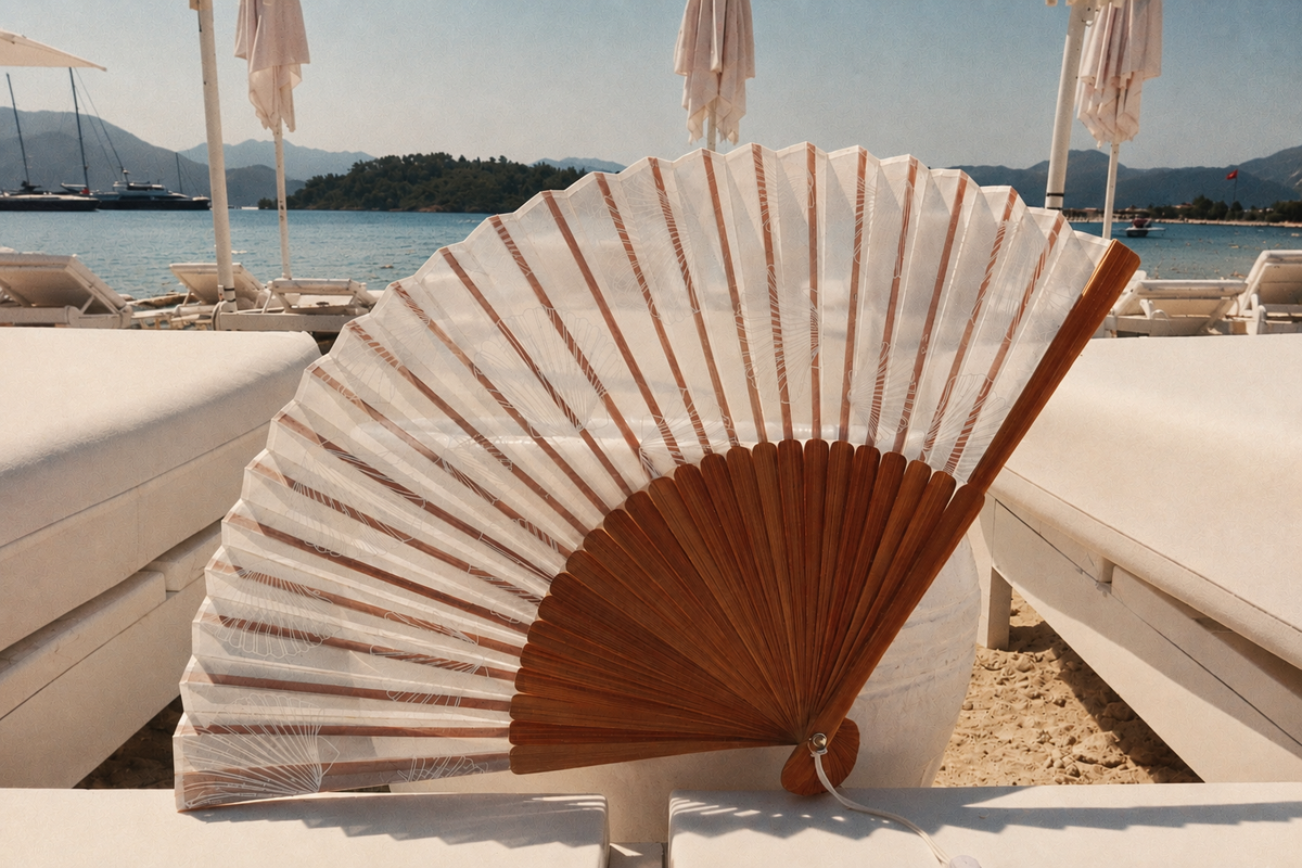 Perla bamboo hand fan in Walnut, alternate view