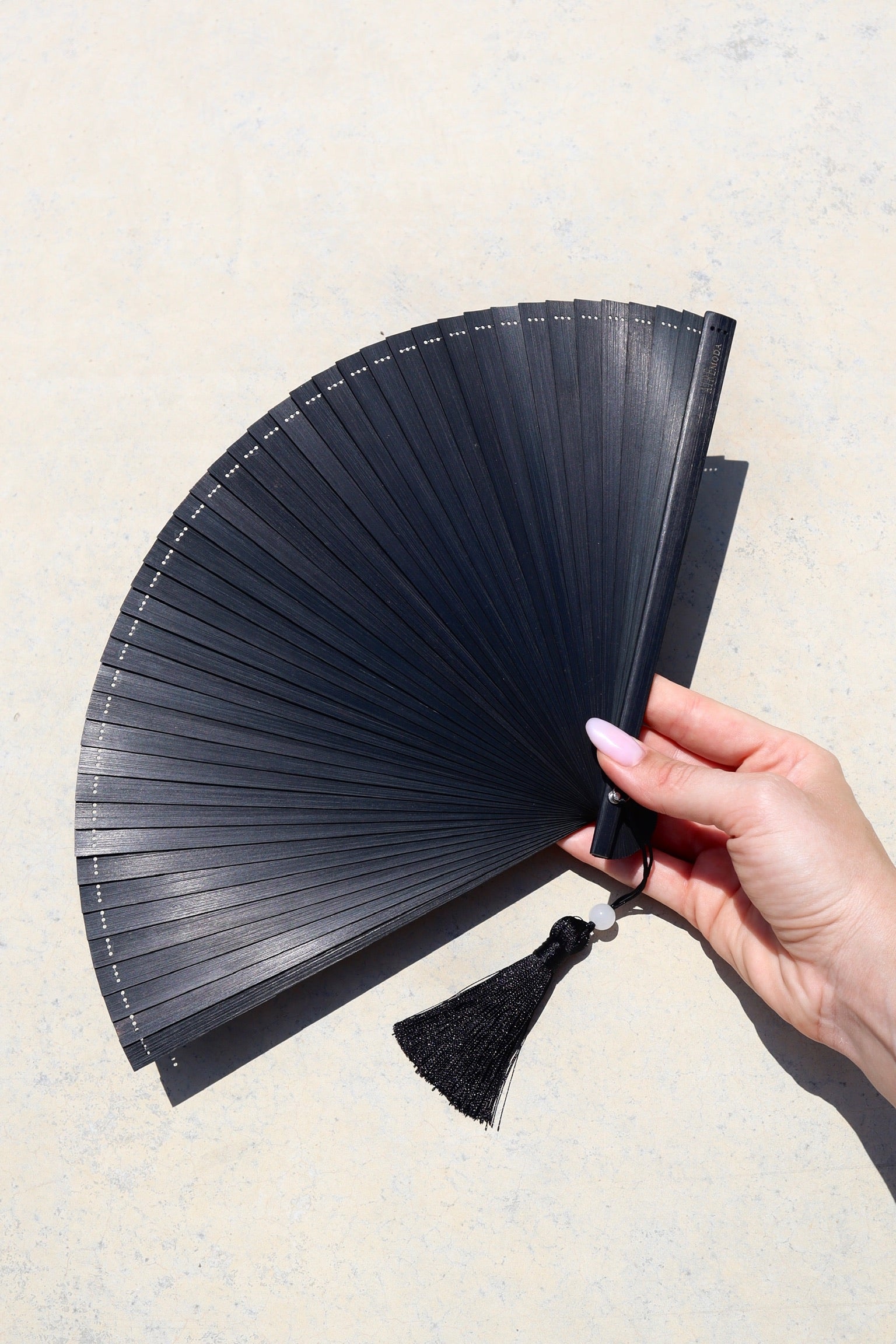 Aire Moda Eclipse bamboo hand fan in Black